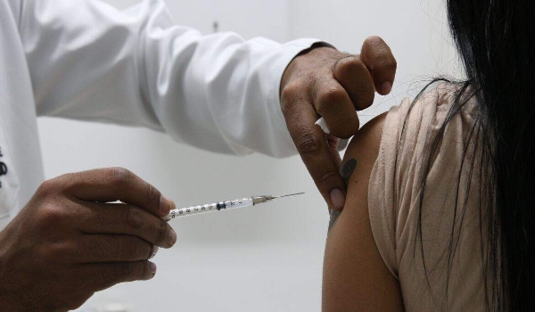 Em 24 horas, Brasil registra 6,5 mil novos casos e 32 mortes por covid