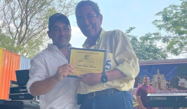 Prefeito de Porto Murtinho recebe homenagem no 230º aniversário de Fuerte Olimpo - PY