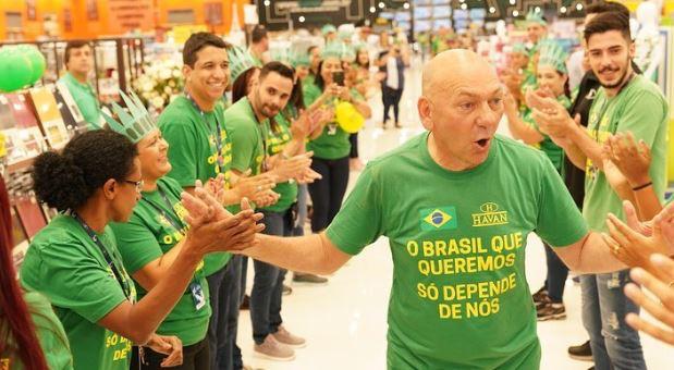 Alvo da PF, dono da Havan se defende em ‘live’