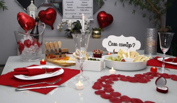 Sexshop ‘faz a linha romântica’ para preparar pedido de casamento