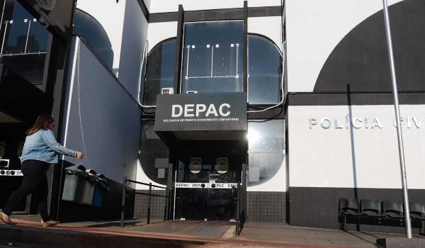 Casal é agredido com facão ao tentar defender mulher de ataques do filho