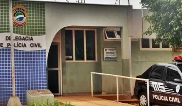 Com ciúmes de esposa, homem invade casa e mata rapaz a facadas 