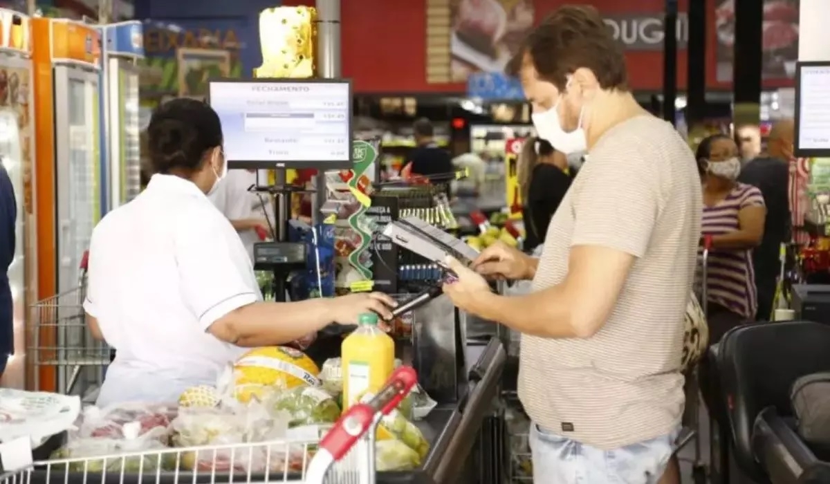 1.434 vagas: repositores, caixas de mercado e telemarketing têm oportunidades em Campo Grande