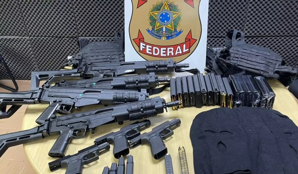 PF prende nas Moreninhas CAC com armamento pesado e documentos falsos da polícia