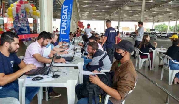 Com vagas para telemarketing, caixa de mercado ou auxiliar, veja como concorrer a um emprego em Campo Grande