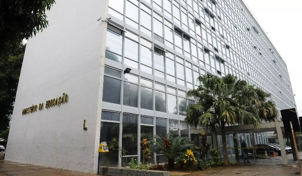 Universidades federais: novo bloqueio no orçamento coloca atividades em risco