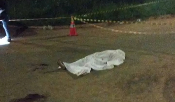 Homem é morto com 14 facadas por amante da esposa