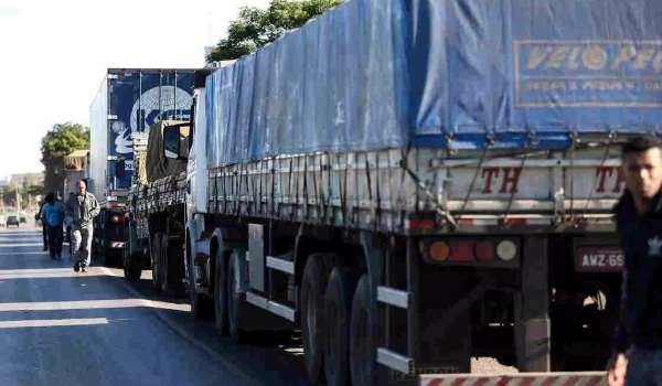 Governo antecipa auxílio de caminhoneiros e taxistas; confira o calendário