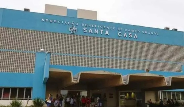 Homem morre no hospital após ser ferido a tiros durante briga em conveniência