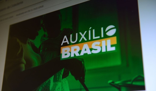 Empréstimo consignado do Auxílio Brasil começa hoje, com 12 bancos