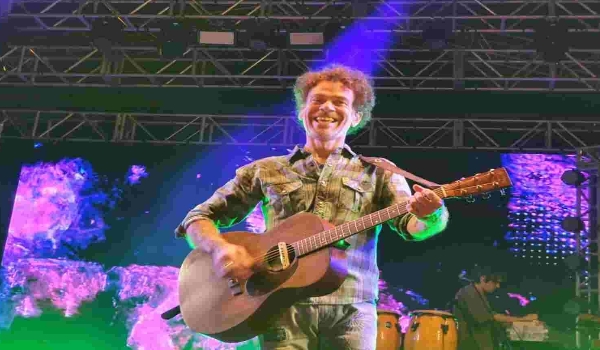 Pitty faz falta, mas Nando Reis 'preenche' lacuna com showzão em Campo Grande