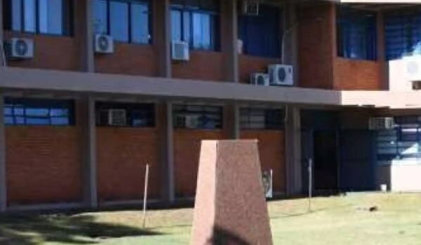 Rapaz é estuprado durante roubo de celular na saída de universidade