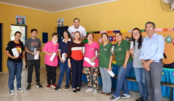Prefeitura de Porto Murtinho realiza entrega de lembrancinhas em celebração ao Dia do Professor