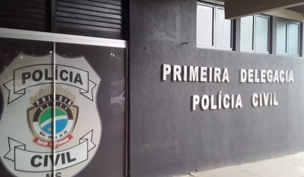Polícia prende acusado de estuprar e roubar rapaz na saída de universidade