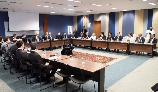 Estados e governo federal não chegam a acordo sobre ICMS dos combustíveis