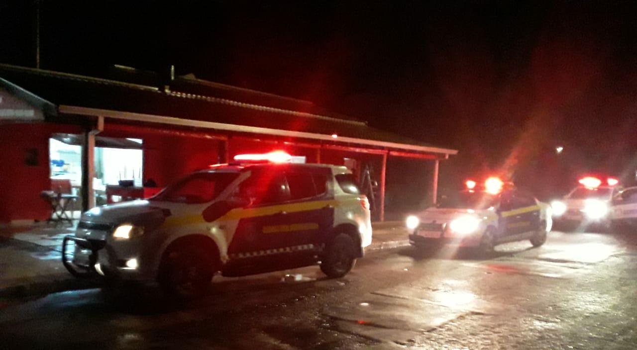 Nem frio de 9º C espanta furões da quarentena e guarda manda 31 para casa