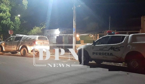 Rapaz desconfia de portas abertas de salão e encontra cabeleireiro morto no banheiro