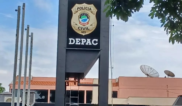 Homem tem casa invadida e é ferido por dupla com golpes de faca em Dourados