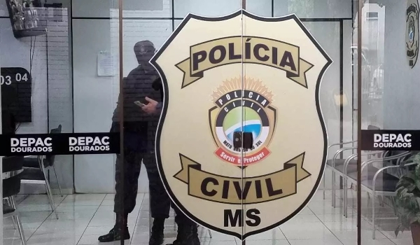 Mulher agride marido com cadeiradas e faz ameaças com faca em bairro chique de Dourados