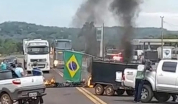 Mato Grosso do Sul tem 11 trechos de rodovias bloqueadas por caminhoneiros