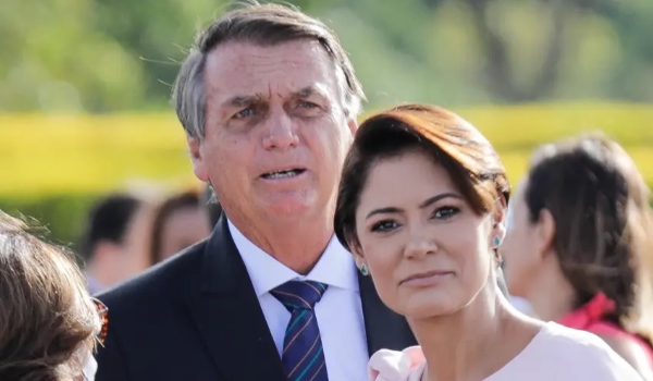 Bolsonaro e Michelle param de se seguir após resultado de eleição