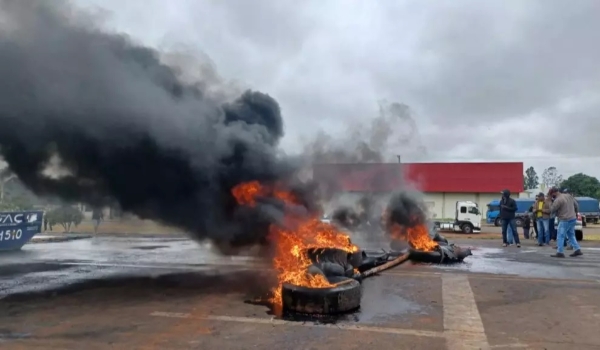 Após confronto e uso de gás lacrimogêneo, PRF libera bloqueio na BR-163 em Campo Grande