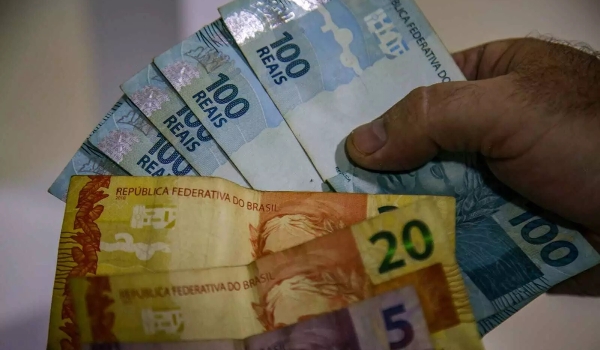 Prevenidos, campo-grandenses preferem guardar o 13º salário: 'ninguém sabe o futuro'