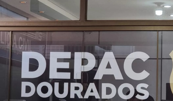 Motorista de aplicativo tenta atropelar casal em Dourados após reclamação sobre valor de corrida