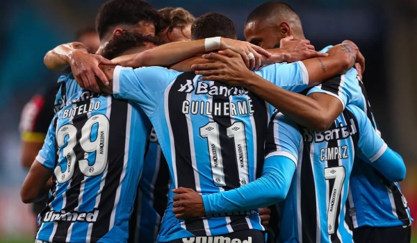 Em despedida da Série B, Grêmio coroa acesso com 3 a 0 sobre o Brusque