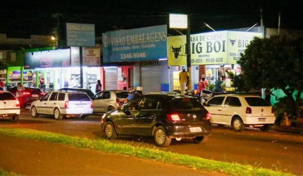 À espera de se tornar 'oficial', Rua da Divisão faz sucesso como corredor gastronômico popular