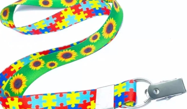 É lei: MS institui uso do colar de girassol para identificação de pessoas com deficiência oculta