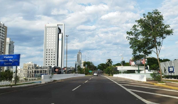 Domingo amanhece com céu aberto, mas previsão é de chuvas intensas