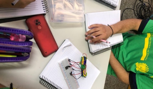 Aula de robótica e projeto “Óleo velho vira sabão” são realizadas na EE Olinda Conceição Teixeira Bacha