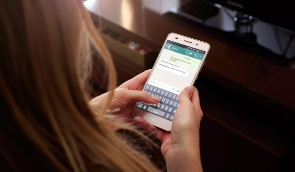 Pelo WhatsApp, criança de 10 anos pede ajuda a irmã e conta ter sido estuprada