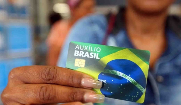 Beneficiários com NIS final 4 recebem parcela do auxílio nesta terça-feira