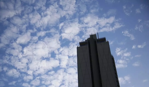 Avanço de frente fria mantém chance de temporal e ventania em MS