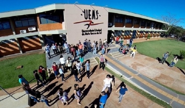 UEMS: vestibular que oferta 1,3 mil vagas encerra inscrições nesta quinta-feira