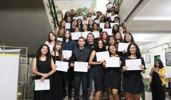 Certificações e estudantes vitoriosos no JEB’s são destaques na EE Professor João Magiano Pinto