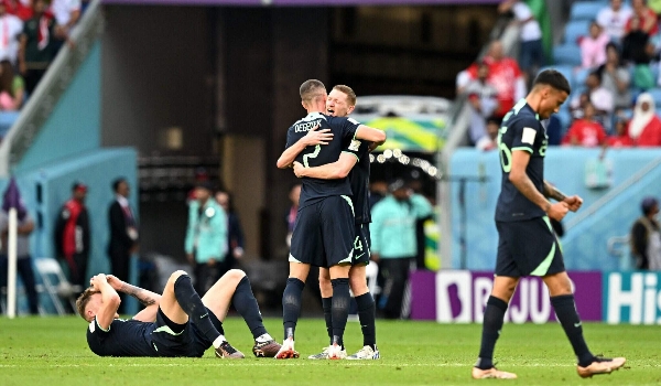 Austrália vence Tunísia por 1 a 0 e segue viva em busca da classificação