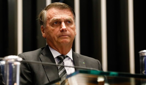 Bolsonaro vai ao Supremo contra Gleisi e Lula por supostas falas contra o presidente
