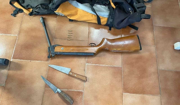 Ladrões de gado presos na fronteira usavam espingarda e facas para abate