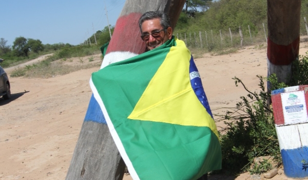 Nelson Cintra homenageia precursores da Rota Bioceânica com placa no Marco Histórico 