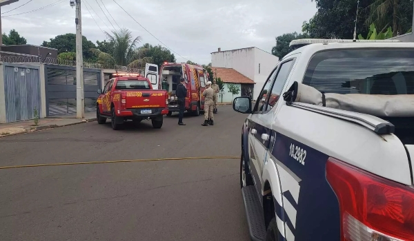 Homem é encontrado no meio da rua após ser esfaqueado na cabeça no Silvia Regina