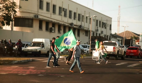 Acampamento de manifestantes em frente ao CMO entra no 34º dia neste domingo