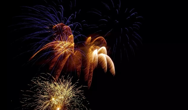 De R$ 35 a R$ 5 mil, vendas de fogos de artifício ‘estouram’ no fim do ano