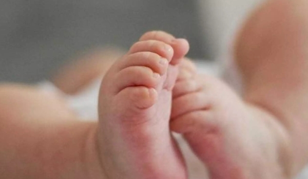 Bebê é deixado em estrada vicinal somente de fraldas em Dourados