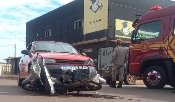 Acidente entre moto e Gol no centro de Dourados deixa mulher em estado gravíssimo
