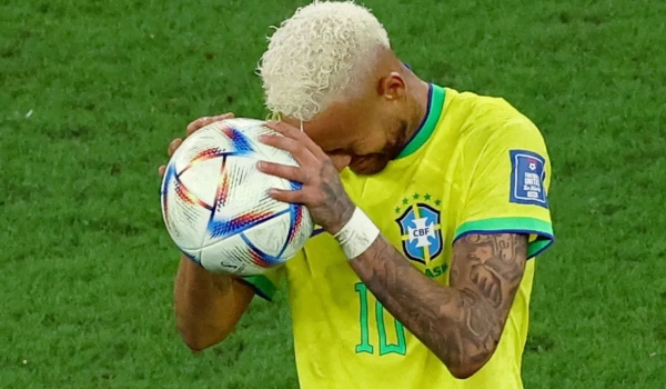 Brasil perde nos pênaltis e está fora da copa 