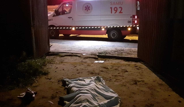 Adolescente de 15 anos mata irmão a facadas em casa após briga