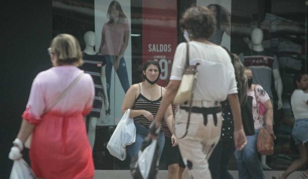 Brasil registra 70 mortes e 39 mil novos casos de covid-19 em 24h